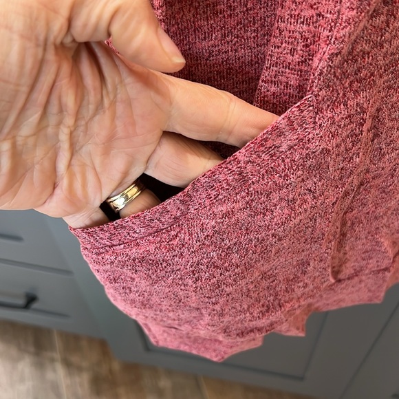 NWT{Yonsmit}Woman’s Sz 22W Wine Red Knit Top w/pockets - Picture 4 of 8